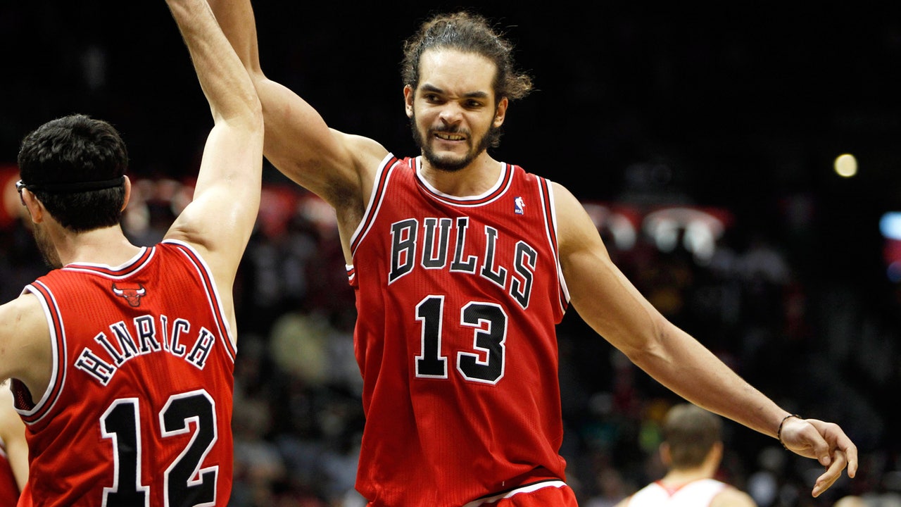 Bulls hit clutch free throws, hold on to beat Hawks